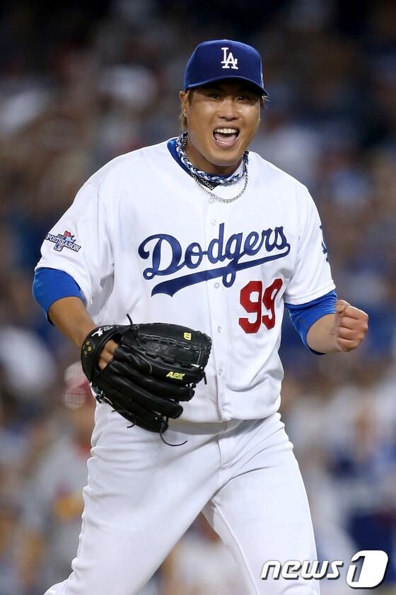 본문 이미지 - 성공적인 루키 시즌을 보낸 미국 프로야구 LA 다저스 류현진. © AFP=News1 