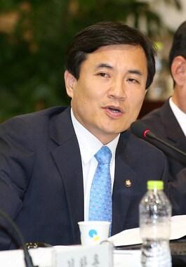 본문 이미지 - 김진태 새누리당 의원. © News1 한재호 기자
