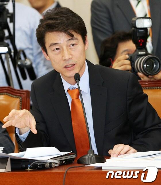 본문 이미지 - 송호창 무소속 의원. 2013.10.15/뉴스1 © News1   오대일 기자
