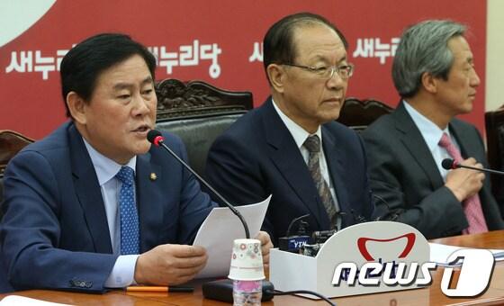 본문 이미지 - 최경환 새누리당 원내대표가 16일 오전 서울 영등포구 여의도 당사에서 열린 최고중진연석회의에서 모두 발언을 하고 있다. 최 원내대표는 이날 회의에서 자신이 최근 민주당에 제안한 &#39;정쟁중단과 민생우선 공동선언&#39;과 관련해 