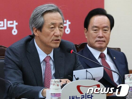 본문 이미지 - 정몽준 새누리당 의원이 16일 오전 서울 영등포구 여의도 당사에서 열린 최고중진연석회의에서 발언을 하고 있다. 2013.10.16/뉴스1 © News1 송원영 기자