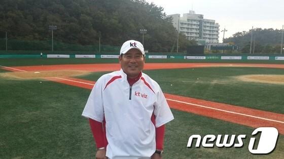 본문 이미지 - 프로야구 10구단 KT 위즈의 신임 이광근 수석코치.&#40;KT 제공&#41;© News1  