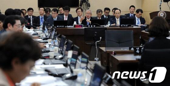 본문 이미지 -  정부세종청사에서 열린 기획재정부 2013 국정감사.  2013.10.16/뉴스1 © News1   김용빈 기자