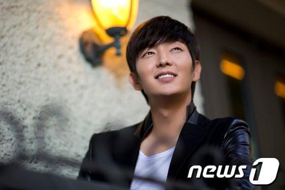 본문 이미지 - 16일 오후 서울 용산구 이태원동 겍코스애비뉴에서 인터뷰하는 MBC 투윅스 배우 이준기 2013.10.16 /뉴스1 © News1   (서울=뉴스1)