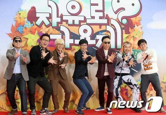 본문 이미지 - 17일 오전 경기도 일산 MBC드림센터에서 진행된 자유로가요제 간담회에 참석한 무한도전 출연진이 포즈를 취하고 있다. 2013.10.17 스타뉴스/뉴스1   © News1   (서울=뉴스1)