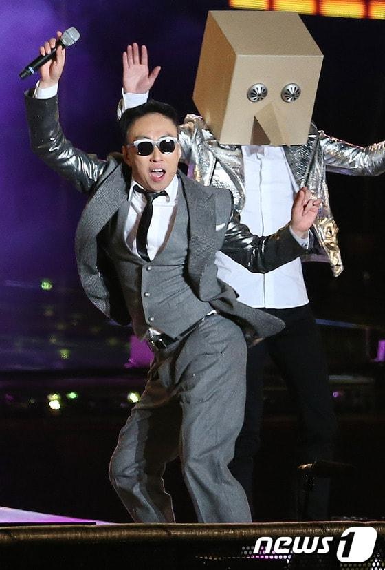 본문 이미지 - 개그맨 박명수와 프로듀서 프라이머리로 구성된 &#39;거머리&#39;. © News1   