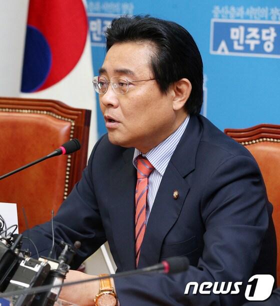 본문 이미지 - 전병헌 민주당 원내대표. 2013.10.20/뉴스1 © News1   오대일 기자