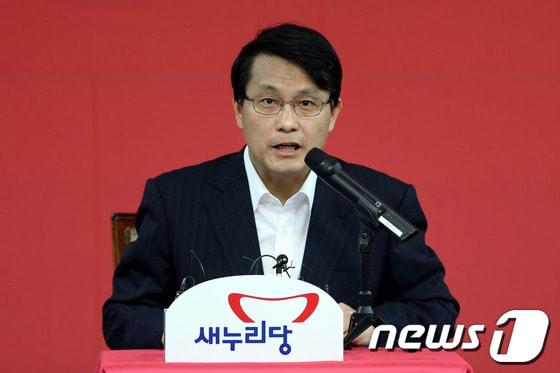 본문 이미지 - 새누리당 윤상현 원내수석부대표가 20일 오후 서울 여의도 당사에서 현안 관련 기자간담회를 열고 