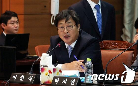 본문 이미지 - 이춘석 민주당 의원이 지난 21일 오후 서울 서초동 고등검찰청에서 열린 국회 법제사법위원회의 서울중앙지방검찰청과 수원지방검찰청 등 서울고등검찰청 산하 일선 검찰청에 대한 국정감사에서 질의를 하고 있다. /뉴스1 © News1 허경 기자