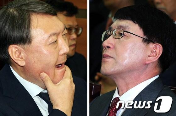 본문 이미지 - 지난 21일 서울 서초구 서울고등검찰청에서 열린 국회 법제사법위원회의 서울중앙지검에 대한 국정감사에서 국가정보원 정치·개입 의혹 사건의 수사 및 의사결정 과정을 둘러싸고 실무팀장이었던 윤석열 여주지청장과 지휘책임자인 조영곤 서울지검장의 진술이 정면으로 충돌했다. 윤석열 여주지청장&#40;왼쪽&#41;이 의원들의 질의를 들으며 생각에 잠겨 있고, 조영곤 서울중앙지검장&#40;오른쪽&#41;이 윤 여주지청장의 발언을 들은 후 눈물을 흘리고 있다. © News1 허경 기자