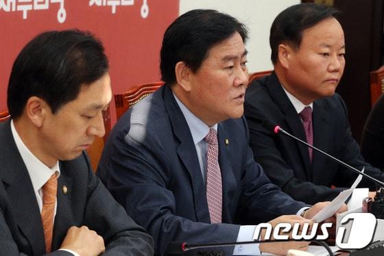 본문 이미지 - 최경환 새누리당 원내대표. 2013.10.22/뉴스1 © News1 송원영 기자