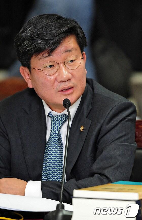 본문 이미지 - 민주당 전해철 의원. 2013.10.24/뉴스1 © News1   김영진 기자