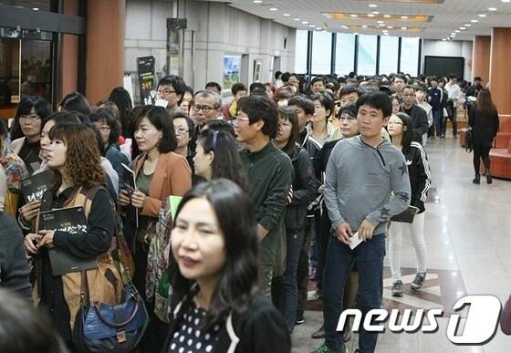 본문 이미지 - 태백산맥 창작 뮤지컬공연장에 몰려든 관객들 © News1 서순규기자