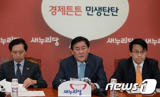 본문 이미지 - 최경환 새누리당 원내대표. 2013.10.25/뉴스1 © News1 양동욱 기자