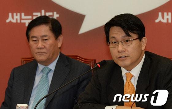 본문 이미지 - 윤상현 새누리당 원내수석부대표가 25일 오전 서울 여의도 국회에서 열린 국정감사상황점검회의에서 모두발언을 하고 있다.이날 최경환 원내대표는 