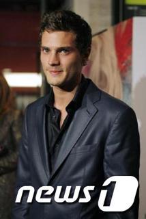 본문 이미지 - 영국작가 E.L.제임스의 동명 소설을 원작으로 한 '그레이의 50가지 그림자'의 남자주인공 제이미 도넌© 로이터=News1 