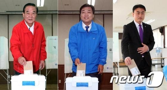 본문 이미지 - 10.30 보궐선거 화성갑에 출마한 새누리당 서청원 후보&#40;왼쪽부터&#41;와 민주당 오일용 후보, 진보당 홍성규 후보가 25일 오전 경기도 화성시 봉담읍사무소에서 사전투표를 하고 있다. 2013.10.25/뉴스1 © News1   &#40;화성=뉴스1&#41;