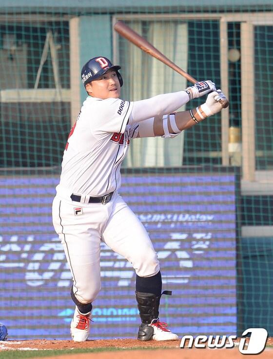 본문 이미지 - 두산 베어스 주장 홍성흔이 5월 들어 맹타 본능을 되찾았다. 뉴스1 © News1 이동원 기자