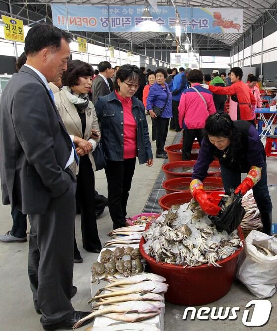 본문 이미지 - 화수부두 직거래 장터. © News1 