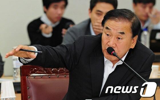 본문 이미지 - 이재오 새누리당 의원. 2013.10.29/뉴스1 © News1   김영진 기자
