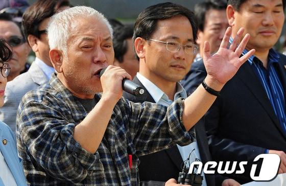 본문 이미지 - 민주·민생 살리기 대구시당 결의대회에 참가한 김한길 민주당 대표가 3일 오전 대구 수성구 수성대학교에서 모두발언을 하고 있다. 2013.10.3/뉴스1 © News1   김영진 기자