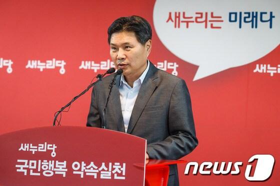 본문 이미지 - 홍문종 새누리당 사무총장. 2013.10.3/뉴스1 © News1   유승관 기자
