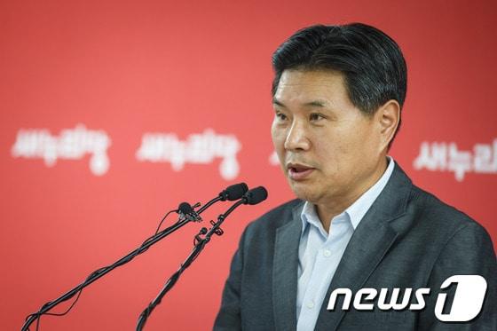 본문 이미지 - 홍문종 새누리당 사무총장. 2013.10.3/뉴스1 © News1   유승관 기자