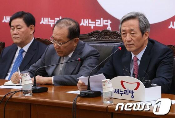 본문 이미지 - 정몽준 새누리당 의원이 30일 서울 여의도 당사에서 열린 최고중진연석회의에서 발언을 하고 있다. 정 의원은 이날 회의에서 