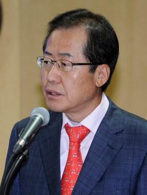 본문 이미지 - 홍준표 경남도지사. 2013.10.30/뉴스1 © News1 전혜원 기자