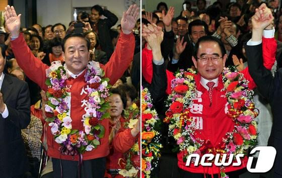 본문 이미지 - 10.30 재보선 개표결과 당선이 확정된 화성갑 새누리당 서청원 후보와 포항남·울릉 박명재 후보가 30일 밤 자신의 선거 사무실에서 손을 들어 인사하고 있다. 2013.10.30/뉴스1  © News1   최영호·최창호 기자