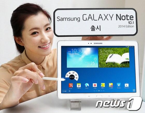 본문 이미지 - 삼성전자가 대화면에 S펜 기능을 탑재한 '갤럭시 노트 10.1 2014 에디션'을 국내에서 시판한다.(삼성전자 제공) © News1 