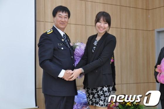 본문 이미지 - 경기 동두천경찰서 김복준 수사과장이 32년간의 경찰 생활을 마무리하는 명예퇴임식을 열었다. 2013.10.31 사진=동두천경찰서 © News1 