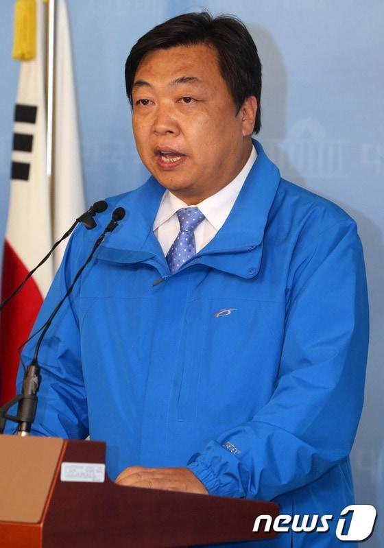 본문 이미지 - 10·30 재보선 경기 화성갑 오일용 민주당 후보. 2013.10.4/뉴스1 © News1 송원영 기자