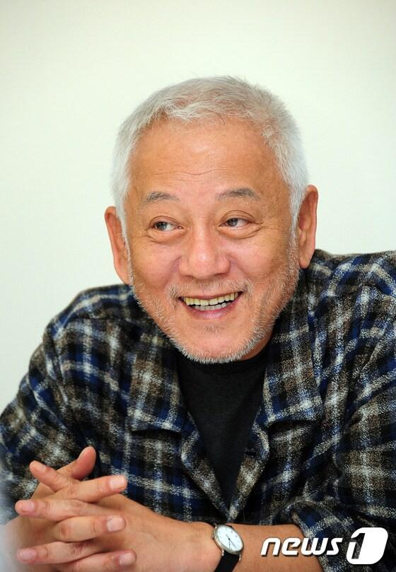 본문 이미지 - 김한길 민주당 대표가 5일 대전시 중구 중촌사회복지관을 방문해 사회복지사와 간담회를 갖고 인사말을 하고 있다. &#40;민주당 제공&#41;2013.10.5/뉴스1 © News1   