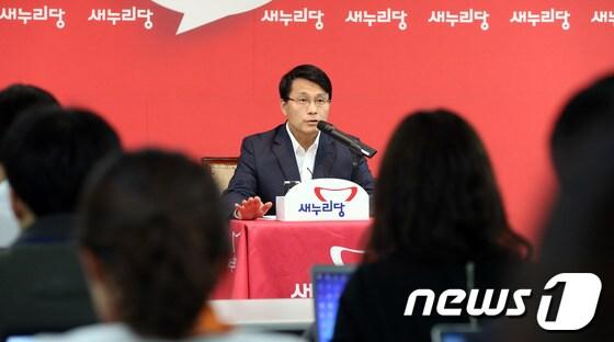 본문 이미지 - 윤상현 새누리당 원내수석부대표.2013.10.6/뉴스1 © News1   허경 기자