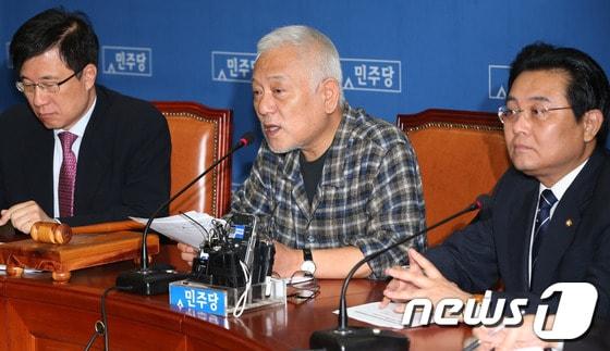 본문 이미지 - 민주당 김한길 대표가 7일 오전 서울 여의도 국회에서 열린 최고위원회의에서 모두발언을 하고 있다. 김 대표는 이 자리에서 10.30 재보선 &#39;뜨거운 감자&#39;로 떠오른 손학규 상임고문의 출마와 관련, 