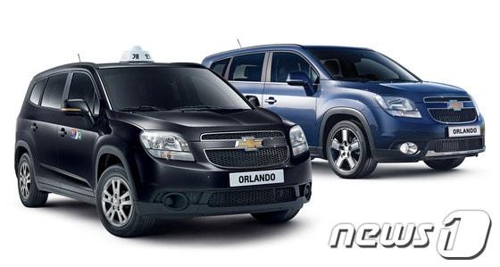 본문 이미지 - 2014년형 쉐보레 올란도 택시(좌)와 LPGi 승용 모델(우)(사진제공=한국지엠)© News1  
