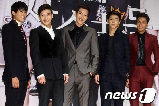 본문 이미지 - 배우 박형식과 강하늘, 김우빈, 강민혁, 이민호가 7일 오후 서울 강남구 한 웨딩홀에서 열린 SBS드라마스페셜 '상속자들' 제작발표회에 참석하고 있다. 2013.10.7 뉴스1  © News1   (서울=뉴스1)