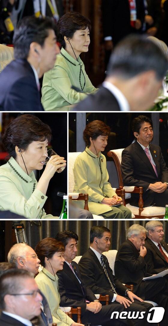 본문 이미지 - 인도네시아 발리에서 열린 아시아ㆍ태평양경제협력체&#40;APEC&#41; 정상회의에 참석 중인 박근혜 대통령이 7일&#40;현지시간&#41; 소피아호텔에서 열린 APEC 정상회담 1차 세션과 ‘APEC 기업인자문위원회&#40;ABAC&#41; 위원들과의 대화’에 참석했다. 박 대통령 옆으로 아베 신조 일본 총리가 나란히 앉아 있다.©AFP= News1 