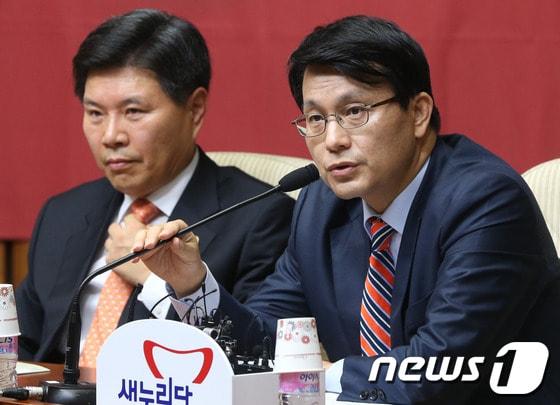 본문 이미지 - 윤상현 새누리당 원내수석부대표 2013.10.8/뉴스1 © News1 송원영 기자