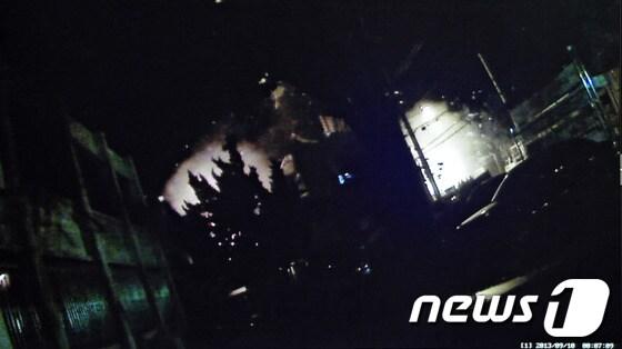 본문 이미지 - 차량 블랙박스에 녹화된 지난달 23일 대구 남구 대명동 가스폭발 모습. /뉴스1 © News1 