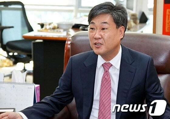 본문 이미지 - 정문헌 의원이 DMZ세계평화공원에 대해 인터뷰하고 있다.© News1 신효재 기자  