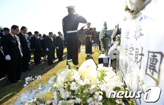 본문 이미지 - 지난 2013년 10월9일 국립서울현충원에서 엄수된 제30주기 버마 아웅산 테러 순국자 추모식. 2013.10.9/뉴스1