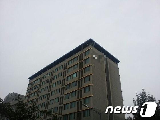 본문 이미지 - 강남 인근 소형 빌라. 월세매물이 크게 늘며 전체 물량의 70% 이상이 보증부 월세다 © News1 