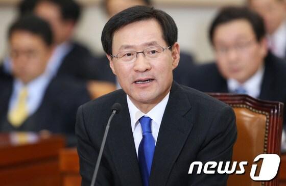 본문 이미지 - 김진태 검찰총장 후보자가 13일 서울 여의도 국회의사당 법제사법위원회에서 열린 인사청문회에서 의원들의 질의에 답하고 있다.김 후보자는 이 자리에서 