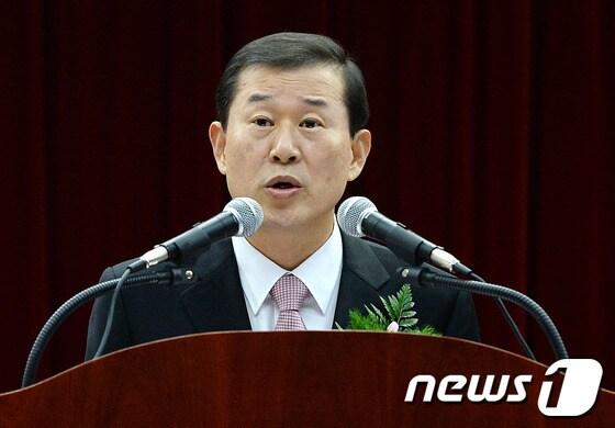 본문 이미지 - 이성호 서울중앙지방법원장이 14일 오전 서초구 서울중앙지법 대강당에서 열린 취임식에서 취임사를 하고 있다. © News1 박세연 기자