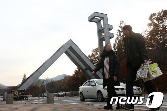본문 이미지 - 서울대 정문. © News1 한재호 기자