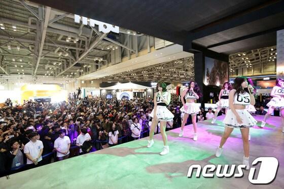 본문 이미지 - 올해 9회를 맞은 국제 게임전시회 '지스타 2013'이 14~17일 부산 해운대 전시컨벤션센터 벡스코(BEXCO)에서 열렸다.© News1  