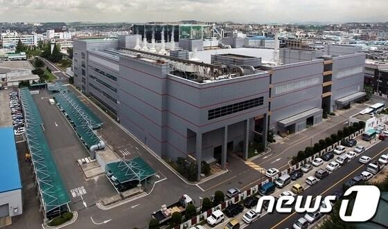본문 이미지 - 동부하이텍 부천공장 전경(사진제공=동부그룹)/뉴스1 ⓒ News1