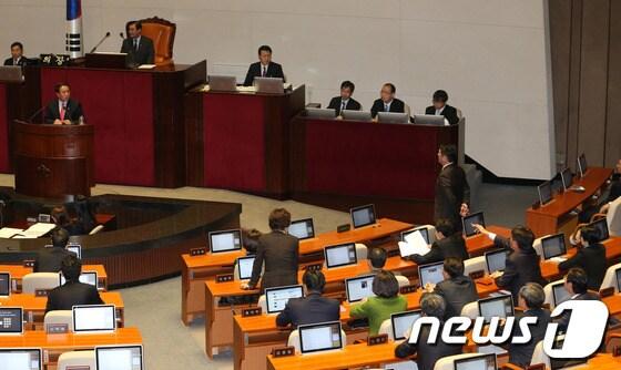 본문 이미지 -  19일 서울 여의도 국회에서 열린 대정부질문. /뉴스1 © News1 송원영 기자